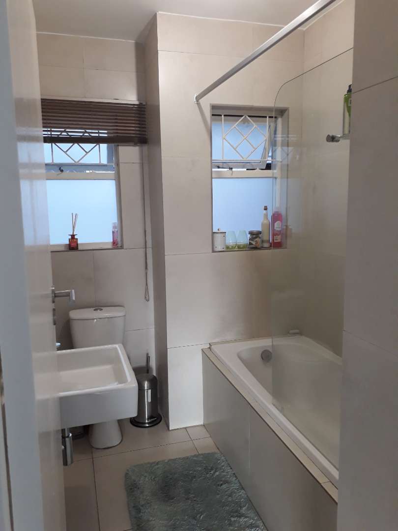To Let 2 Bedroom Property for Rent in Bantry Bay Western Cape